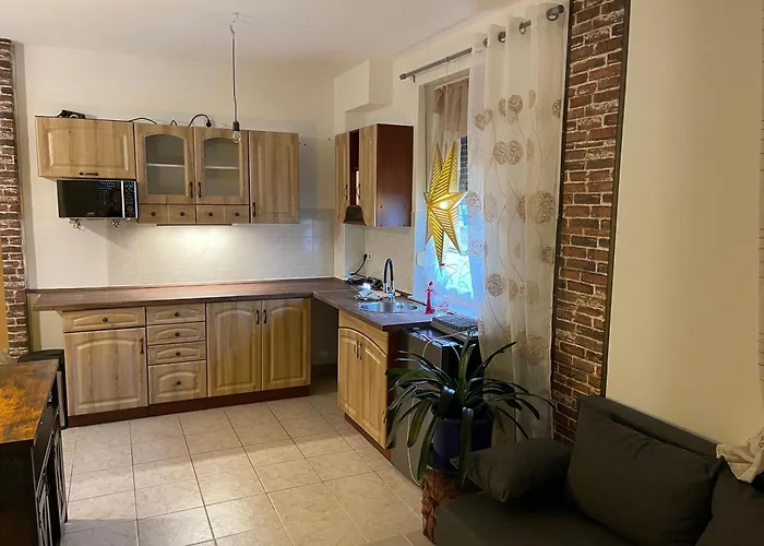 Kleine Gemuetliche Steinhofel